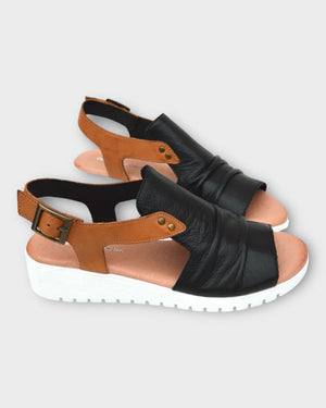 Django & Juliette Madis Leather Sandal | Black