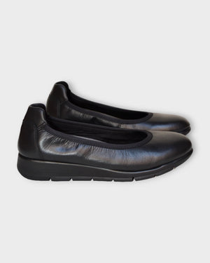 Saydo Filbert leather Ballet Flats | Gunmetal + Black