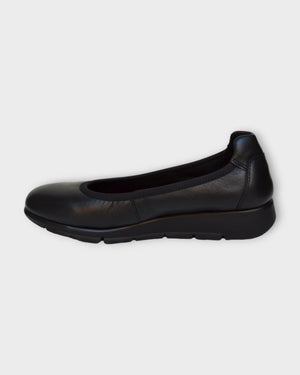 Saydo Filbert leather Ballet Flats | Gunmetal + Black