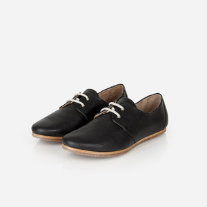 Poppy Barley The Eyelet Oxford 2.0 | Black
