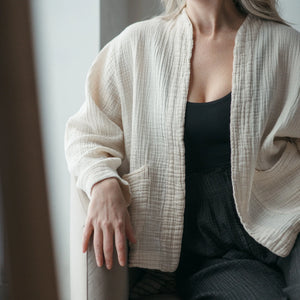 Pokoloko Crinkle Short Jacket | Cream + Black