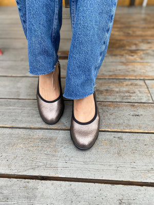 Saydo Filbert leather Ballet Flats | Gunmetal + Black