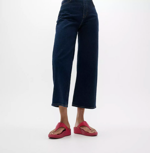 FitFlop Lulu Leather Toe Post | Black + Red + Rose Gold + White