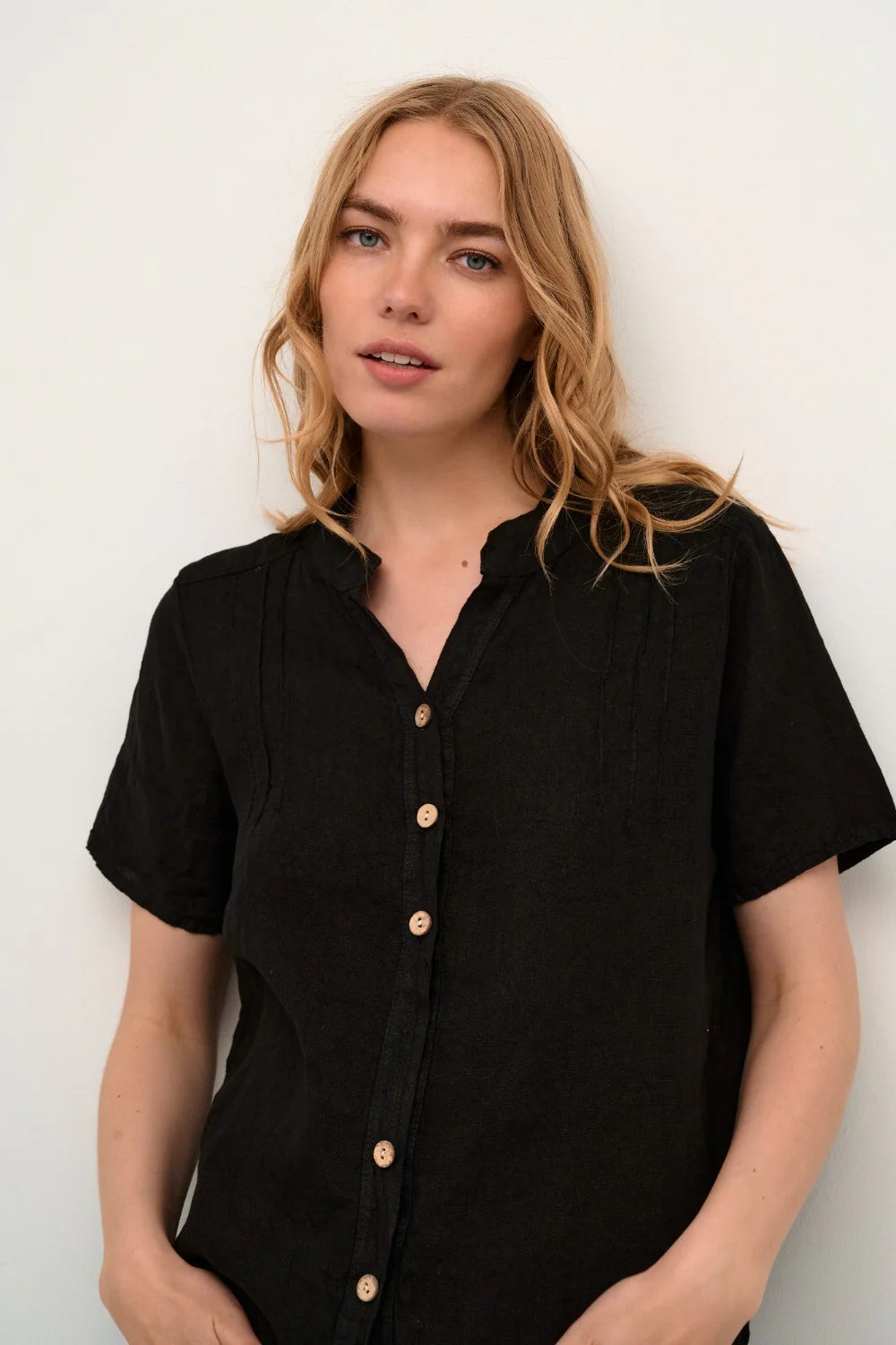 Cream 100% Linen Bellis Shirt | Black + Sand