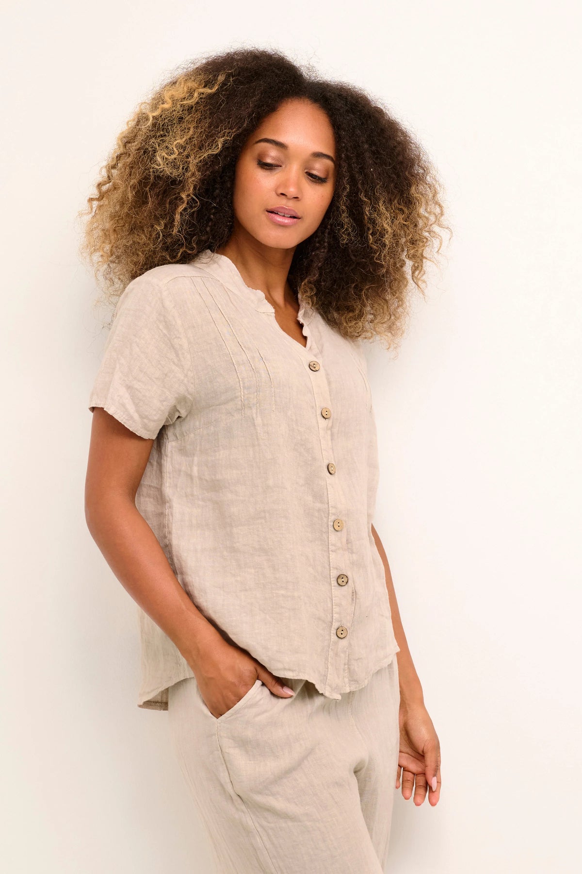 Cream 100% Linen Bellis Shirt | Black + Sand