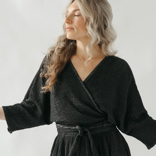 Pokoloko Crinkle Balloon Sleeve Top | Black