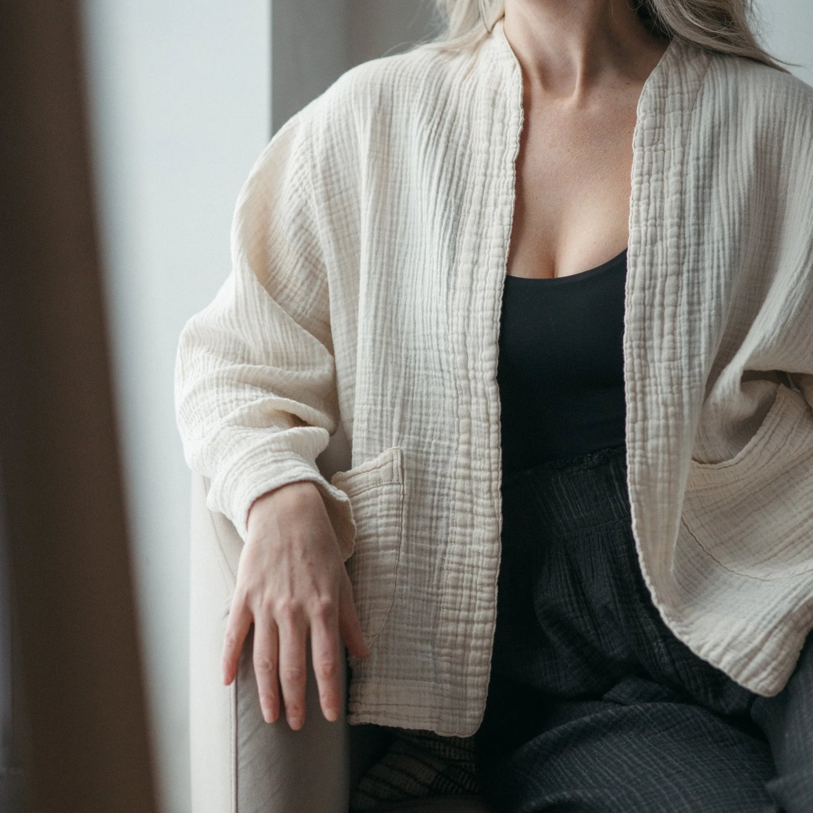 Pokoloko Crinkle Short Jacket | Cream + Black