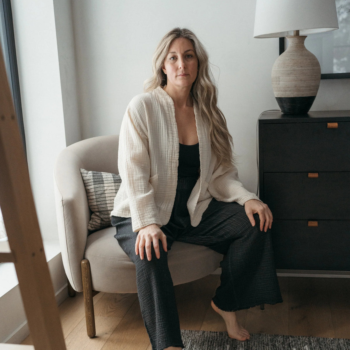 Pokoloko Crinkle Short Jacket | Cream + Black