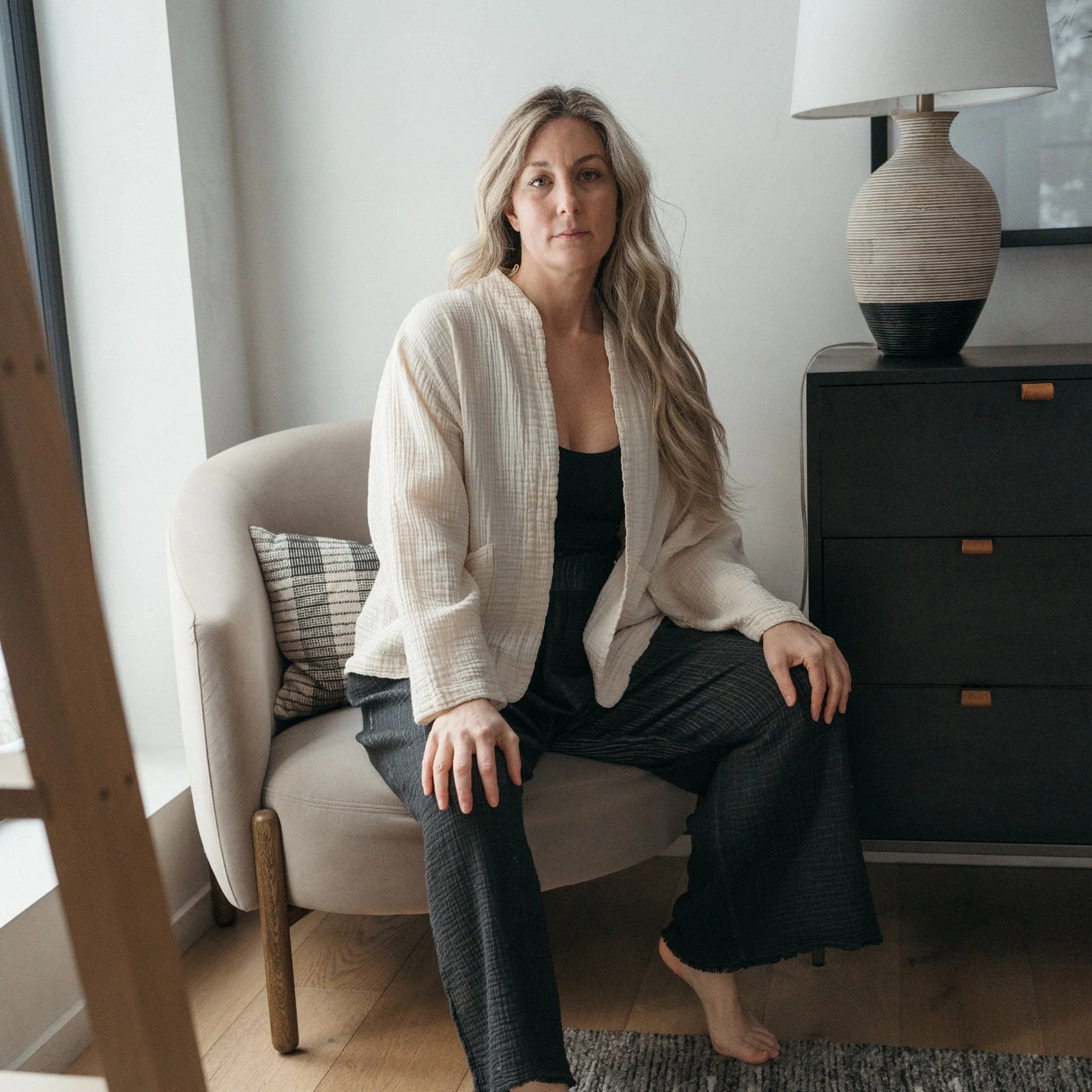 Pokoloko Crinkle Short Jacket | Cream + Black