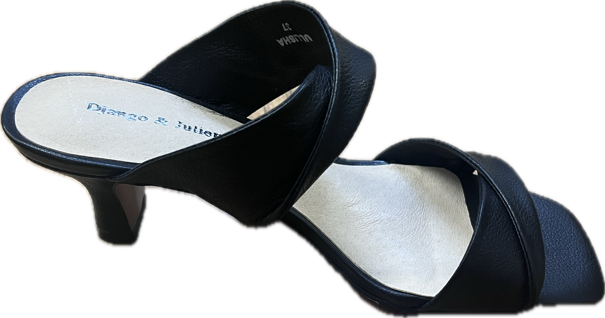 Django and Juliette Ullisha Sandal | Black