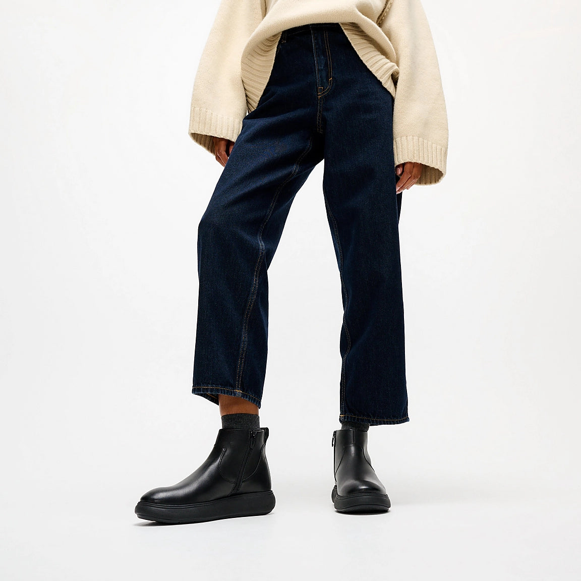 Fit Flop IQ Comff Leather Zip Ankle Boot | Black