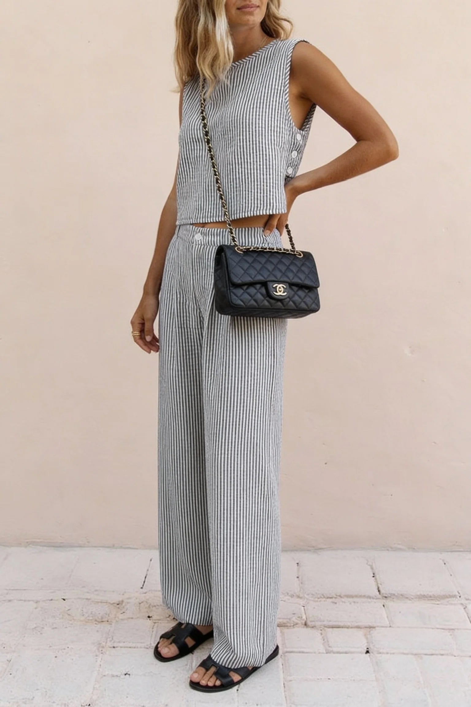 BLACK WHITE STRIPE