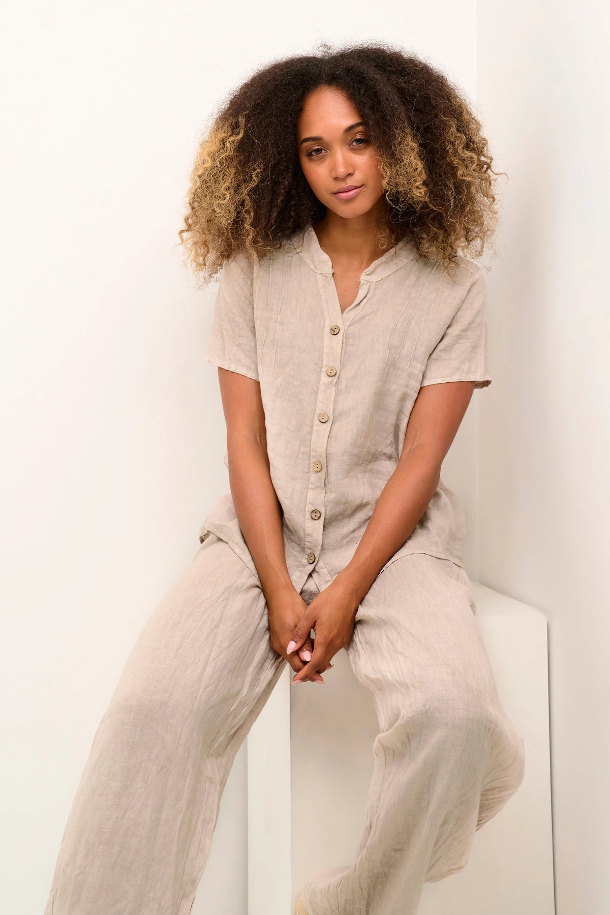 Cream 100% Linen Bellis Shirt | Black + Sand