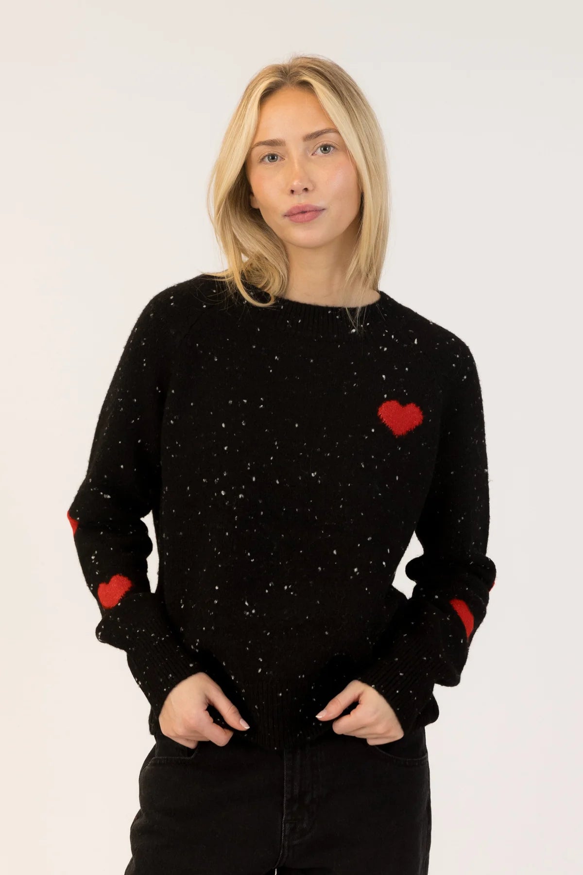 Lyla & Lux Philippa Pullover | Black Red Fleck