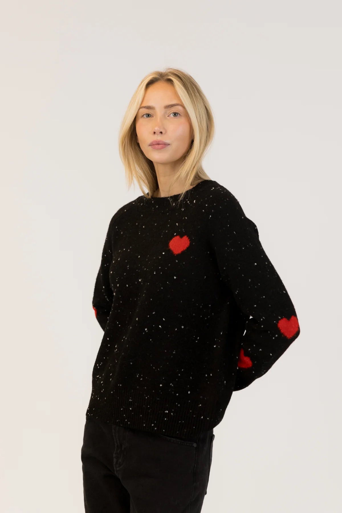 Lyla & Lux Philippa Pullover | Black Red Fleck