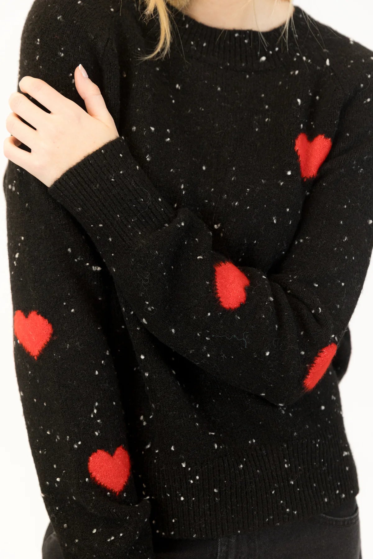 Lyla & Lux Philippa Pullover | Black Red Fleck
