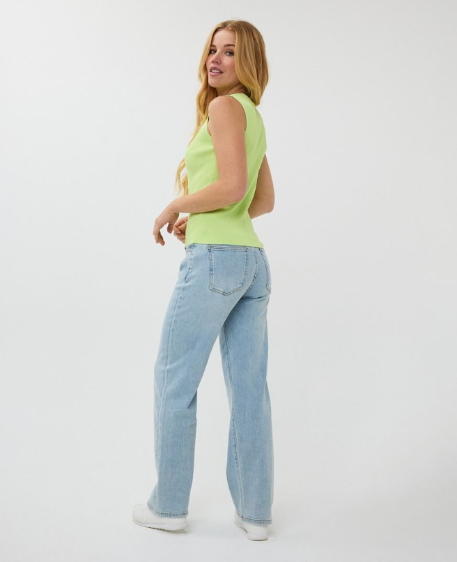 Esqualo Sleeveless V-neck Top | Apple