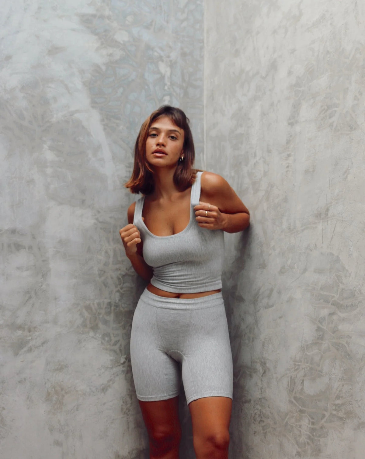 Huha Sporty Crop Tank | Black + Grey