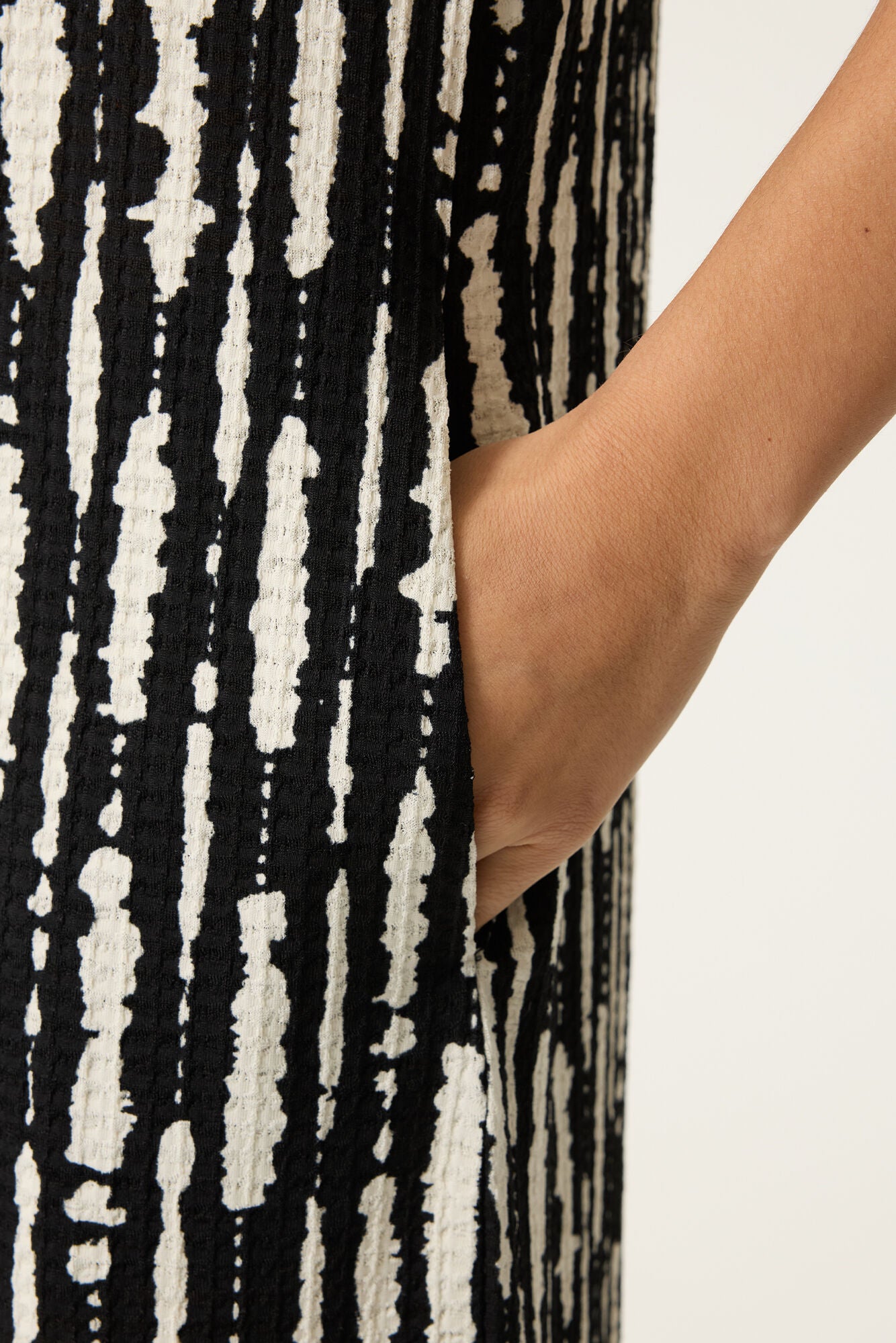 Garcia Printed Dress | Black