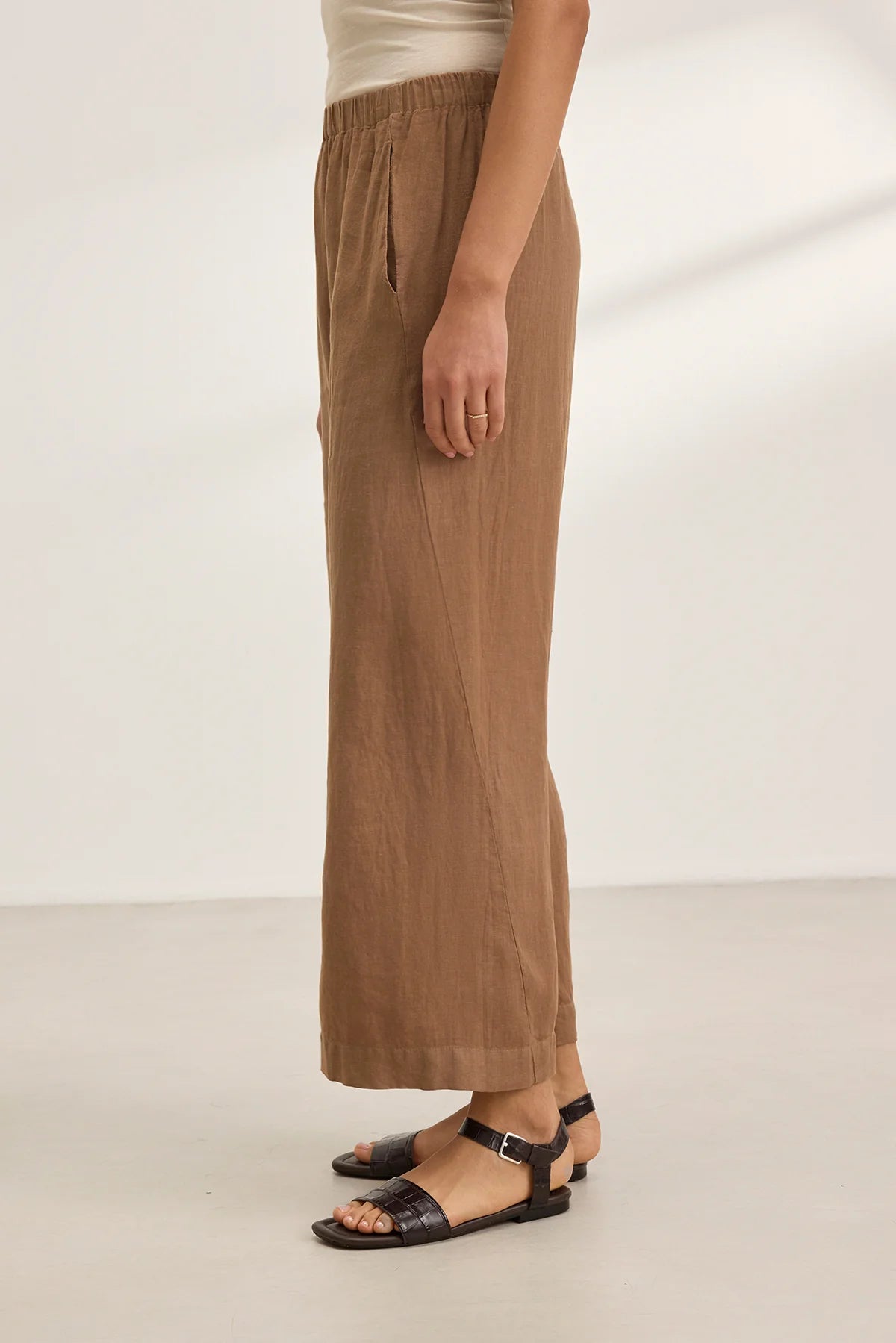 Velvet By Graham & Spencer Lola 100% Linen Pant | Bark