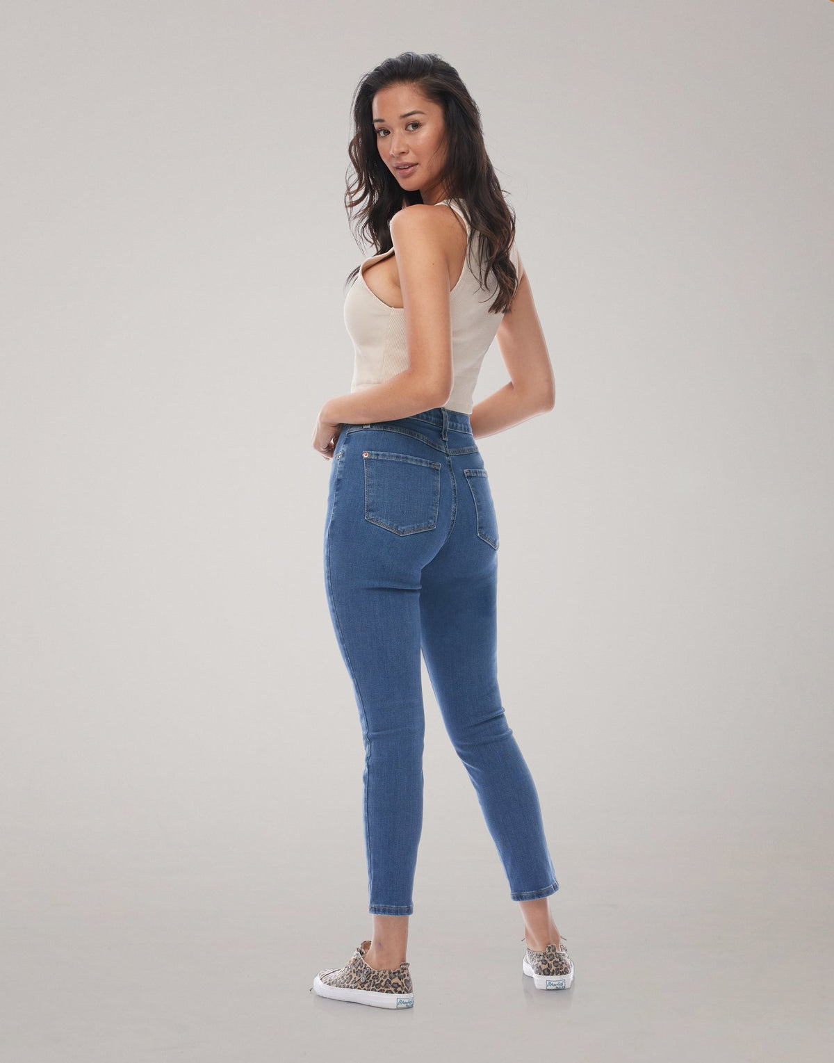 Yoga Jeans Rachel Skinny Cropped Leg Classic Rise in Venus