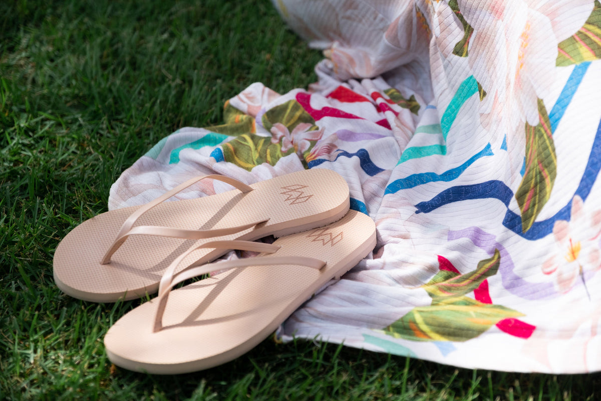 Malvados Lux Thongs | Black & Dune & Sinead