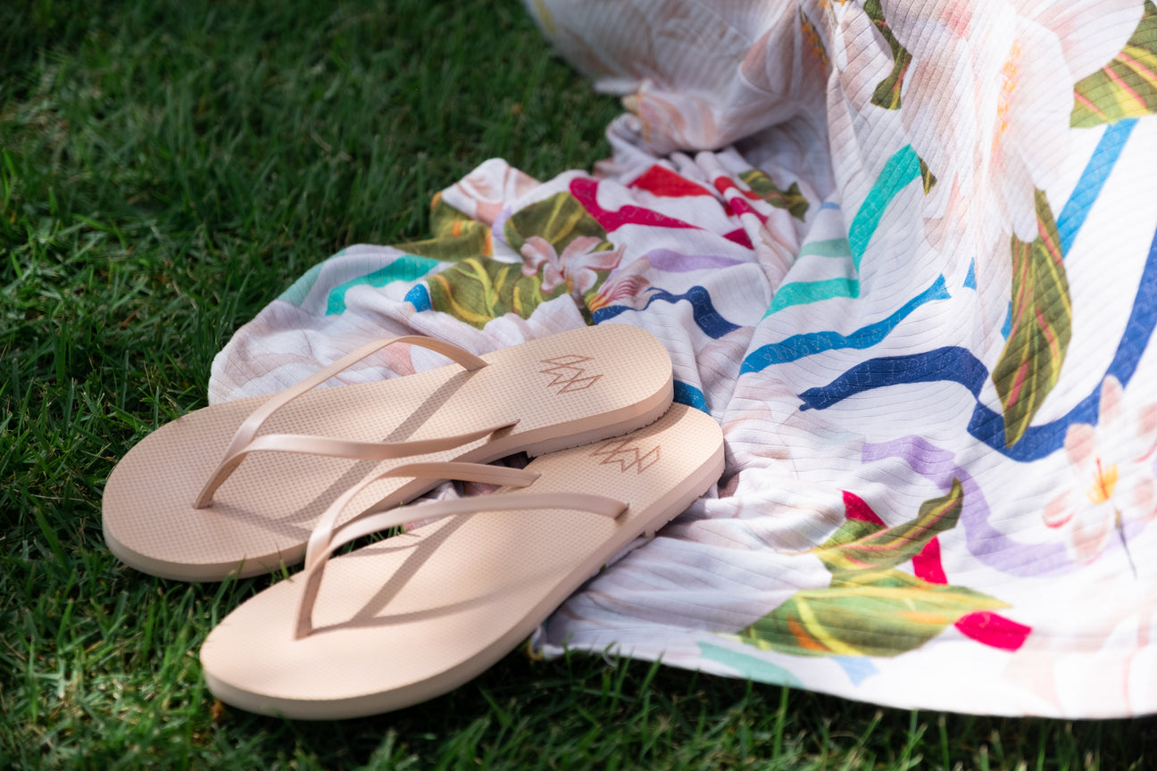 Malvados Lux Thongs | Black & Dune & Sinead